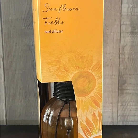Pier1 Imports Sunflower Fields Reed Diffuser - Picture 2 of 2
